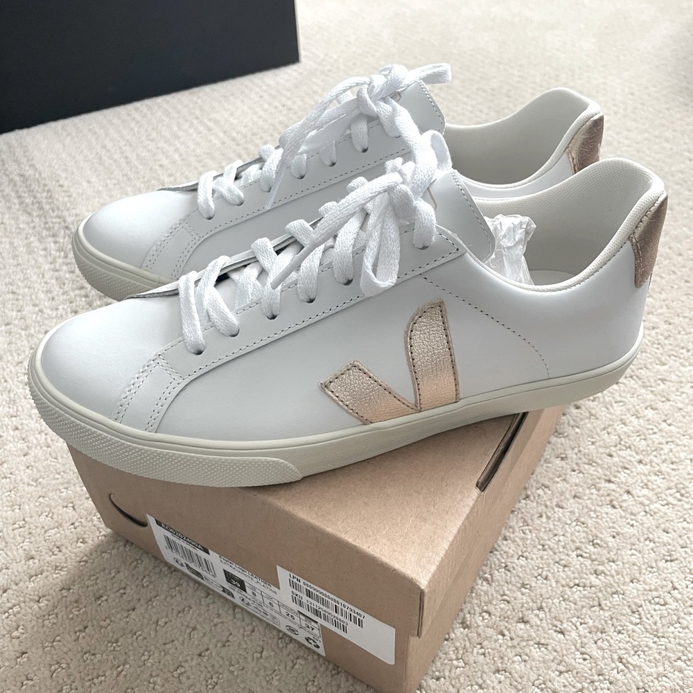 VEJA - Esplar Logo Leather Sneaker NIB-Never Worn